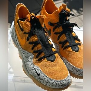 New Le Bron 16 Atmos x Low Safari Size 11​